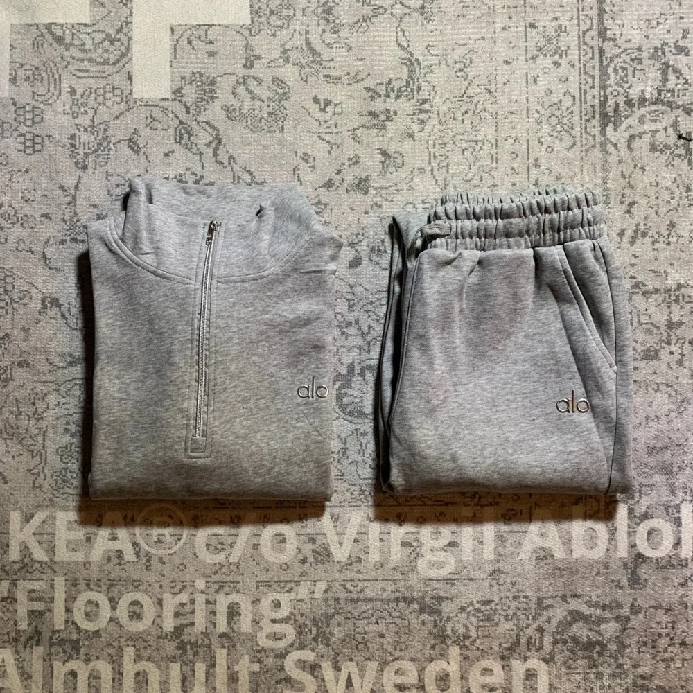 Alo Yoga Heather Gray Quarter Zip Pullover and Open Leg Sweatpants Set Large